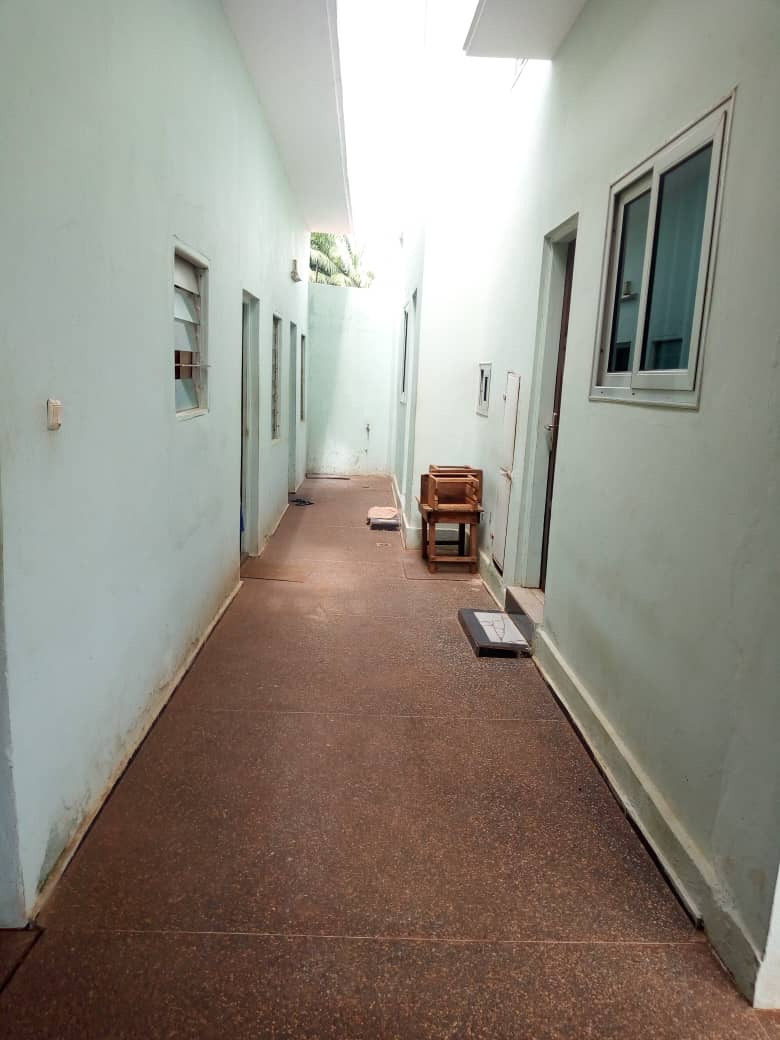 N° 4692 :
                            Villa à louer , Kelegougan, Lome, Togo : 400 000 XOF/mois