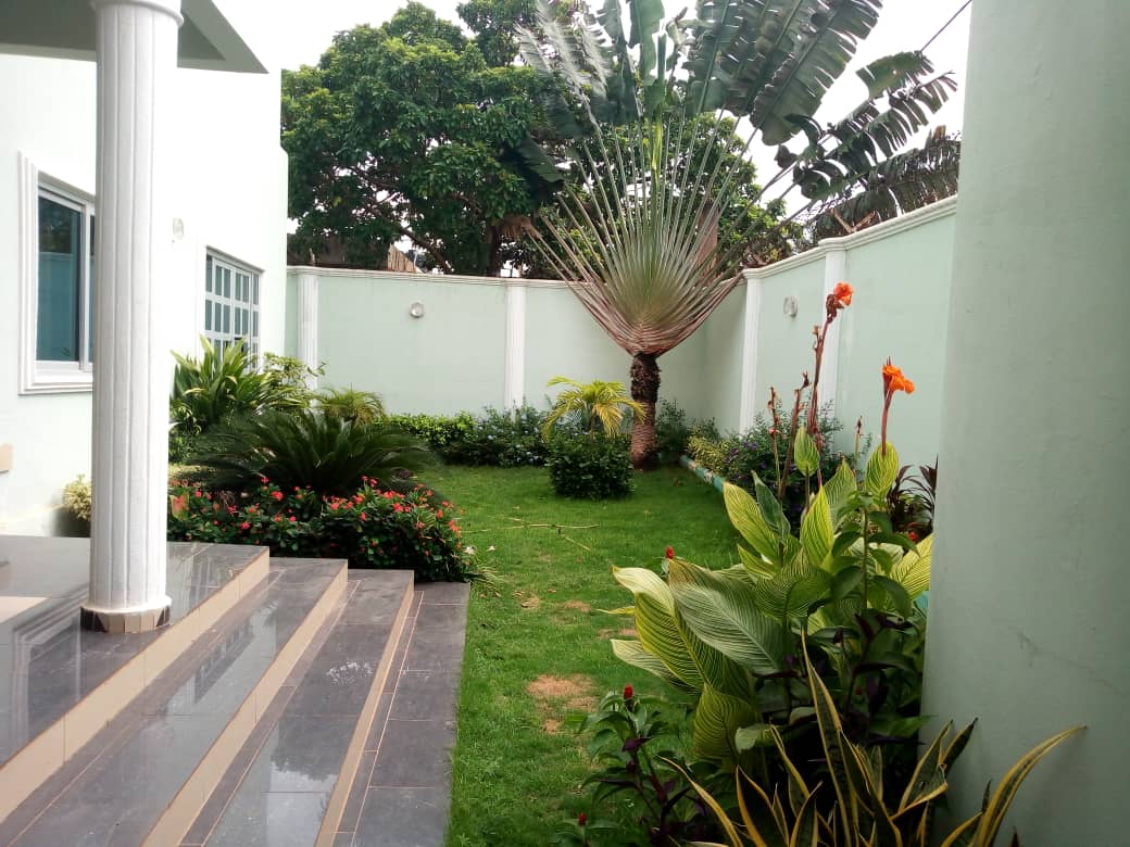 N° 4692 :
                            Villa à louer , Kelegougan, Lome, Togo : 400 000 XOF/mois