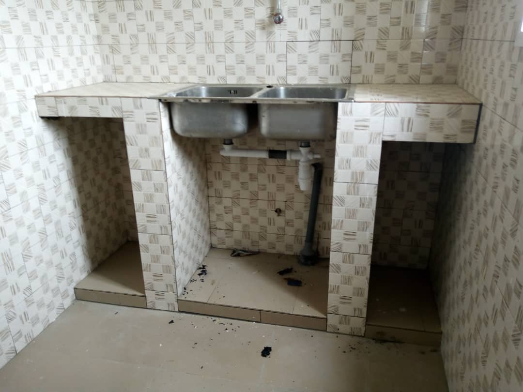 N° 4694 :
                            Chambre salon à louer , Agoe camp gp, Lome, Togo : 30 000 XOF/mois