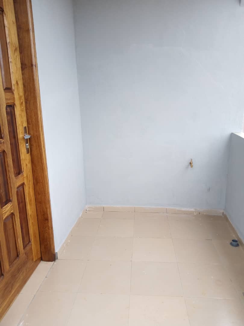 N° 4694 :
                            Chambre salon à louer , Agoe camp gp, Lome, Togo : 30 000 XOF/mois