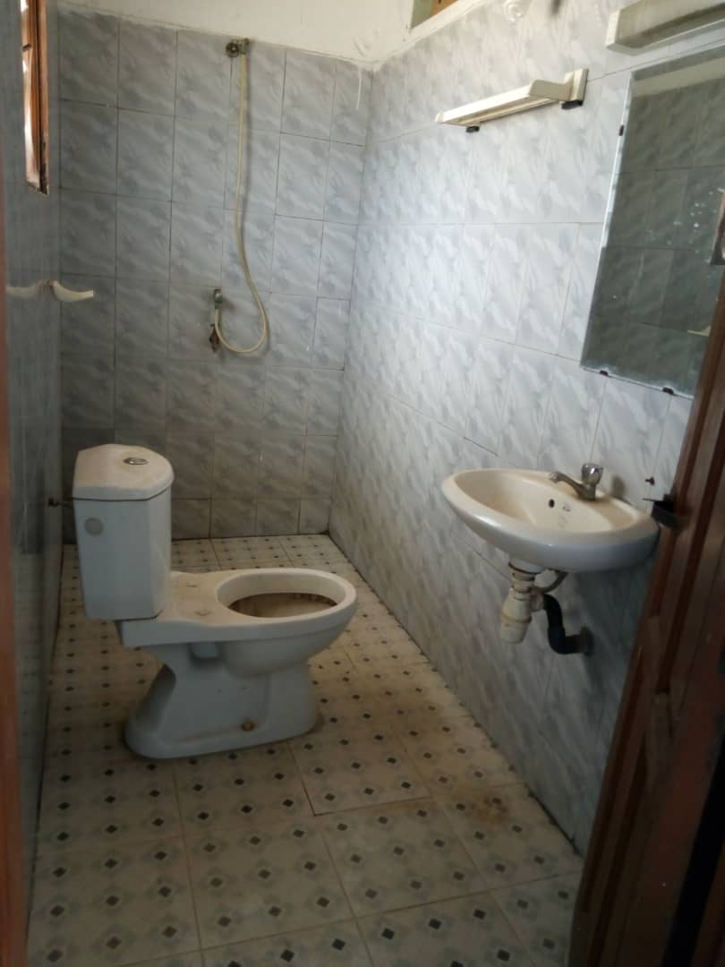 N° 4696 :
                            Appartement à louer , Agoe sogbossito, Lome, Togo : 55 000 XOF/mois