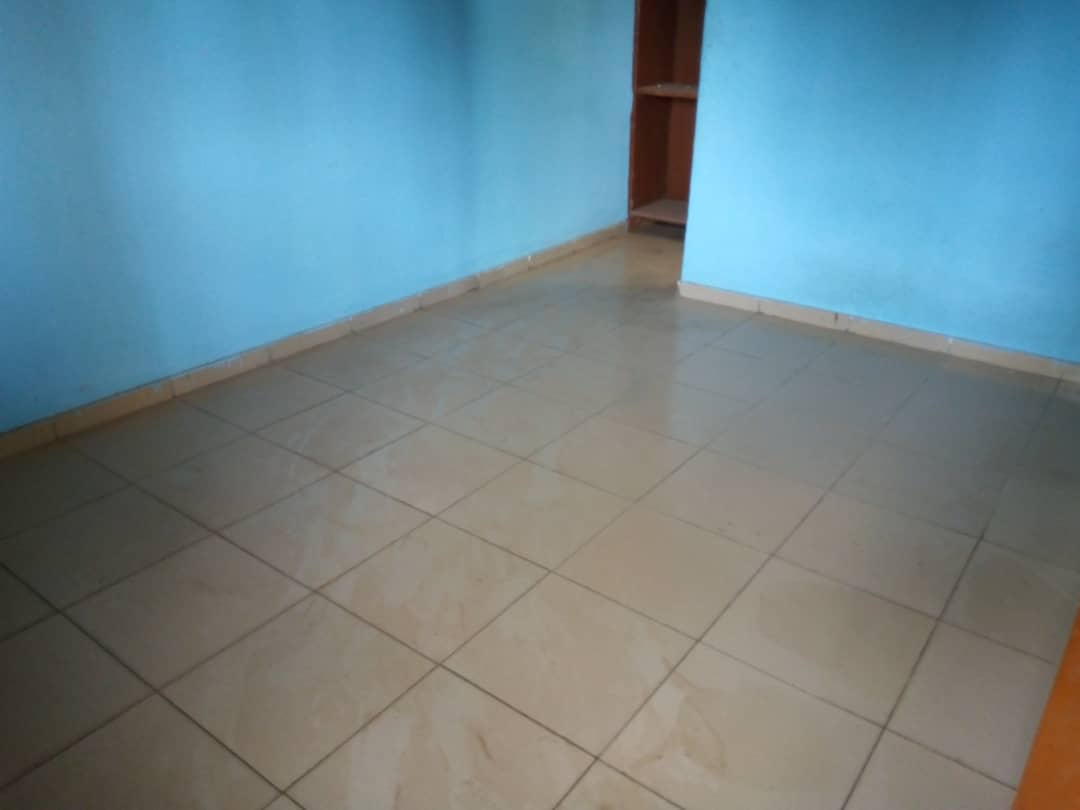 N° 4696 :
                            Appartement à louer , Agoe sogbossito, Lome, Togo : 55 000 XOF/mois