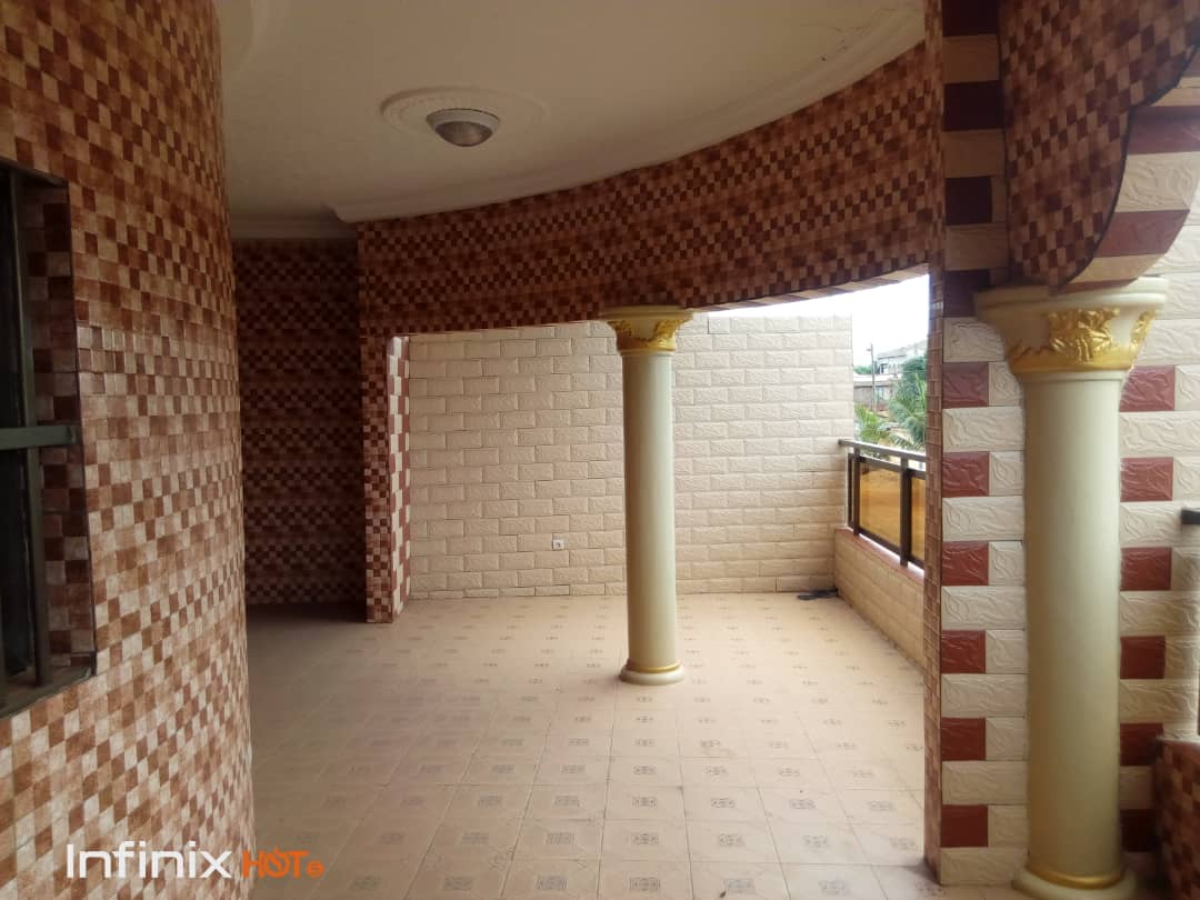 N° 4697 :
                            Villa à louer , Agoe assiyeye, Lome, Togo : 400 000 XOF/mois