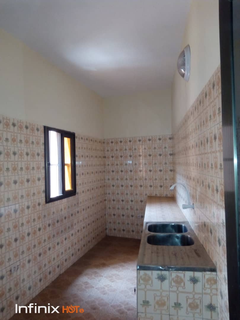 N° 4697 :
                            Villa à louer , Agoe assiyeye, Lome, Togo : 400 000 XOF/mois