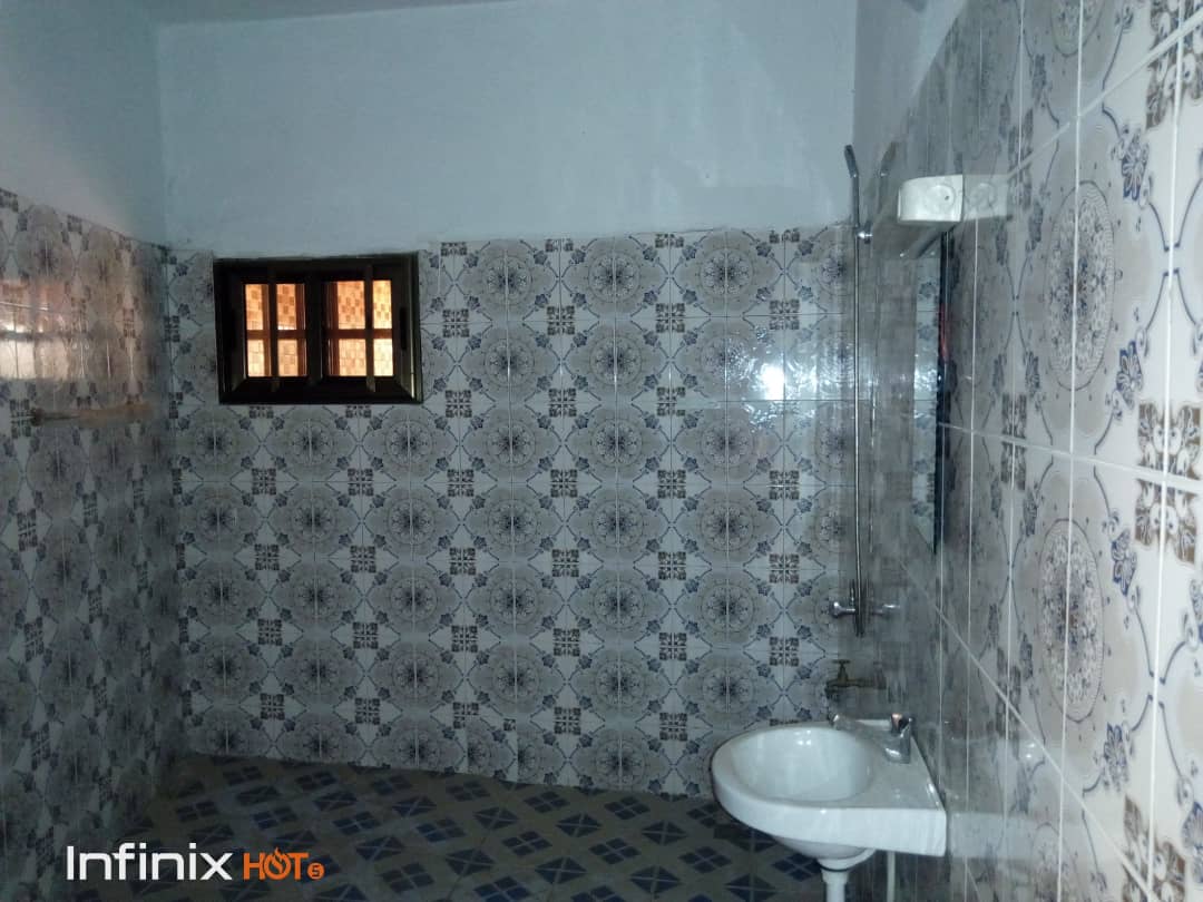 N° 4697 :
                            Villa à louer , Agoe assiyeye, Lome, Togo : 400 000 XOF/mois