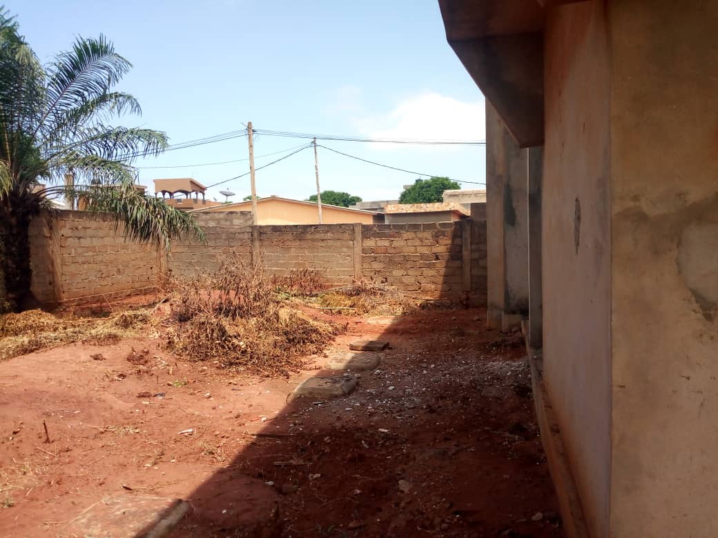 N° 4698 :
                            Villa à vendre , Attiegou, Lome, Togo : 75 000  000 XOF/vie