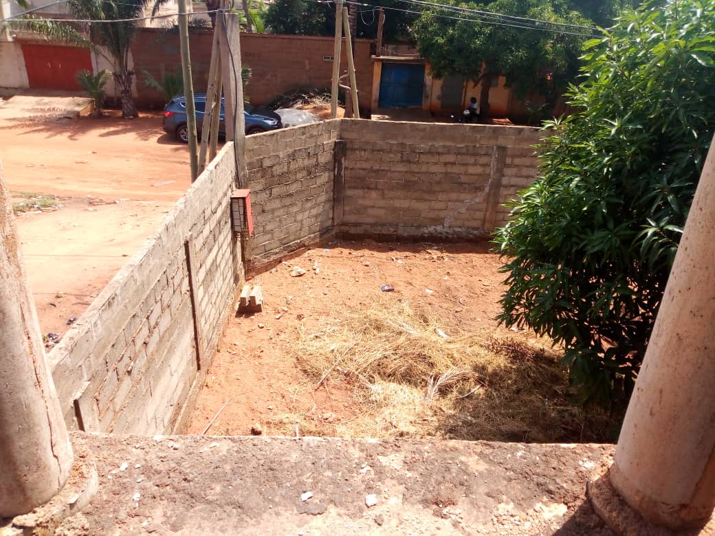 N° 4698 :
                            Villa à vendre , Attiegou, Lome, Togo : 75 000  000 XOF/vie