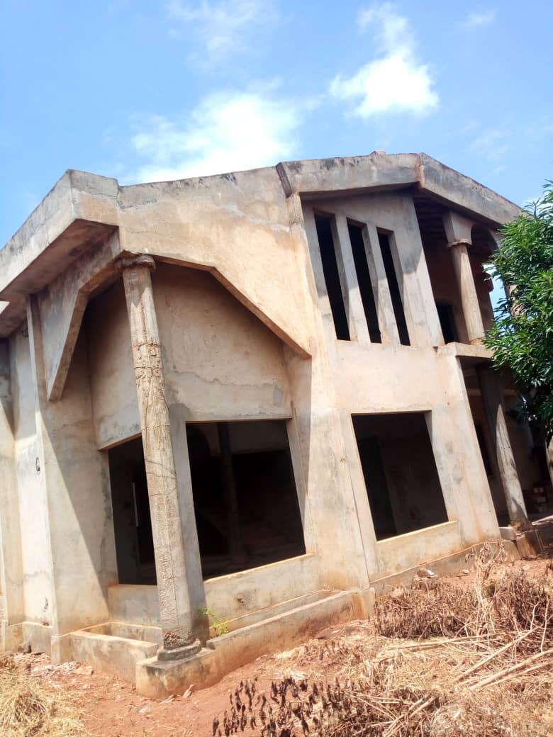 N° 4698 :
                            Villa à vendre , Attiegou, Lome, Togo : 75 000  000 XOF/vie