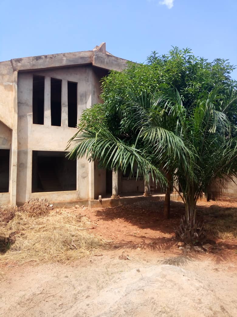 N° 4698 :
                            Villa à vendre , Attiegou, Lome, Togo : 75 000  000 XOF/vie