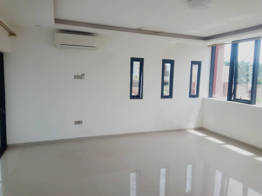 N° 4835 :
                            Villa à louer , Kegue, Lome, Togo : 900 000 XOF/mois