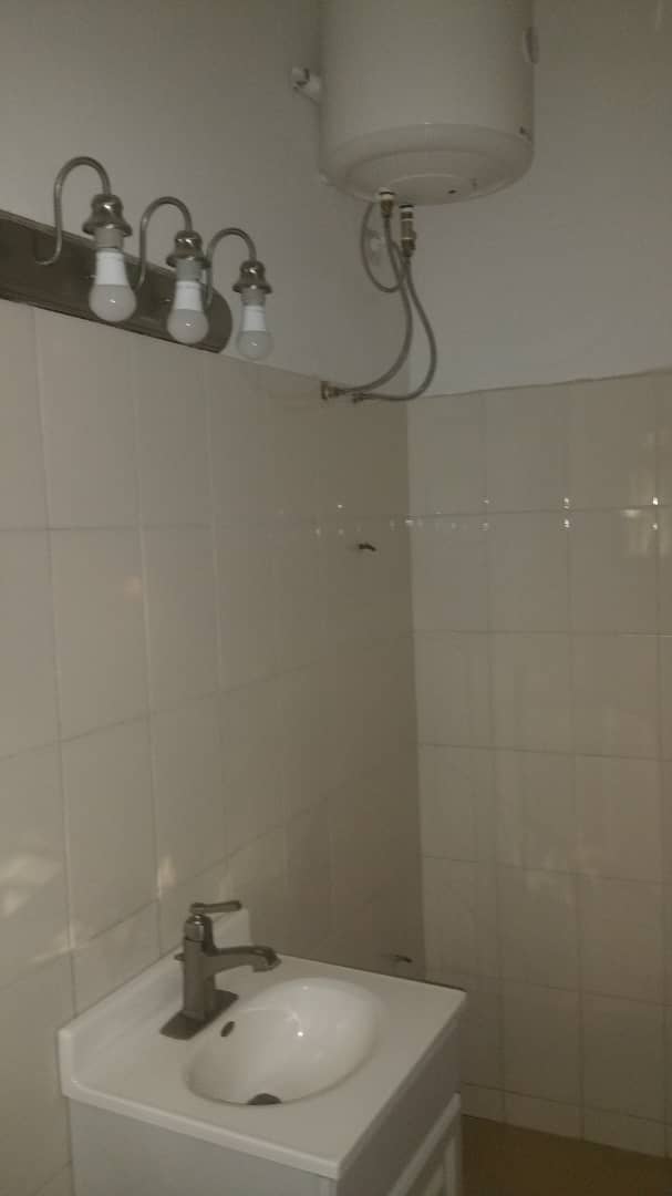 N° 4715 :
                            Appartement meublé à louer , Adidogome, Lome, Togo : 350 000 XOF/mois
