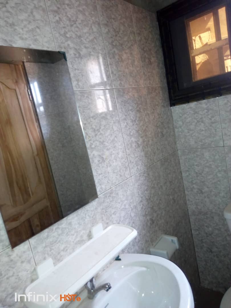 N° 4709 :
                            Villa à louer , Agoe legbassito, Lome, Togo : 70 000 XOF/mois