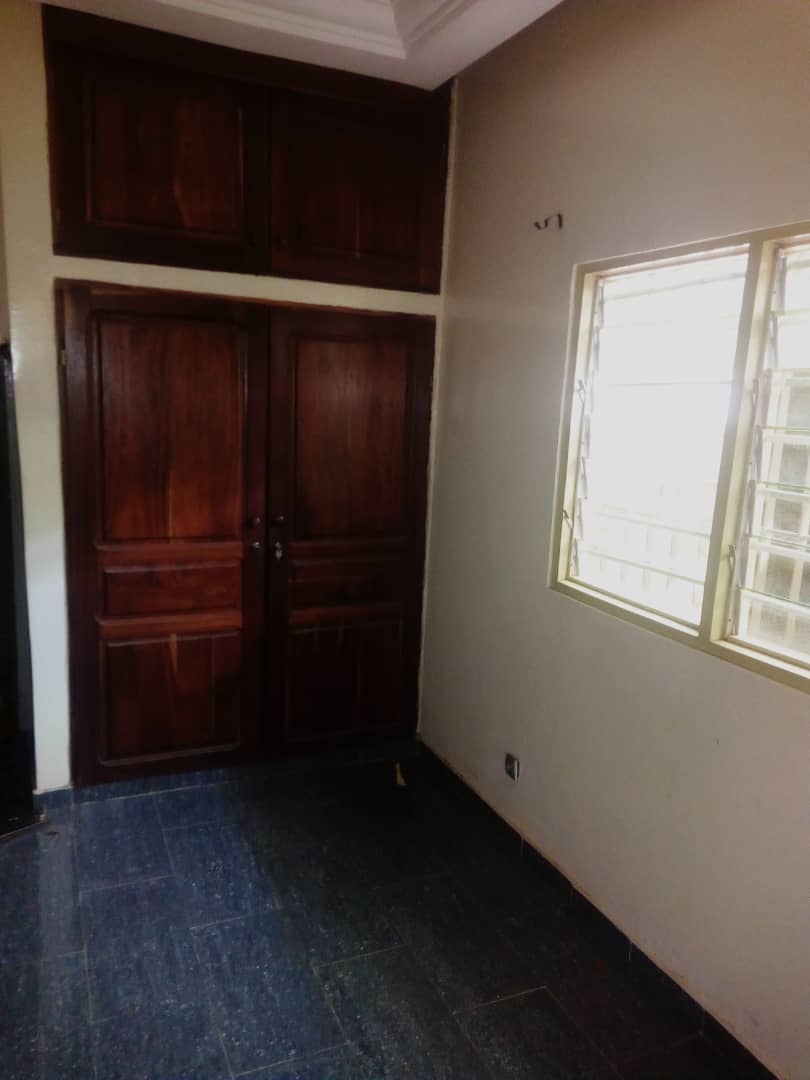 N° 4744 :
                            Villa à vendre , Leo2000, Lome, Togo : 55 000  000 XOF/vie