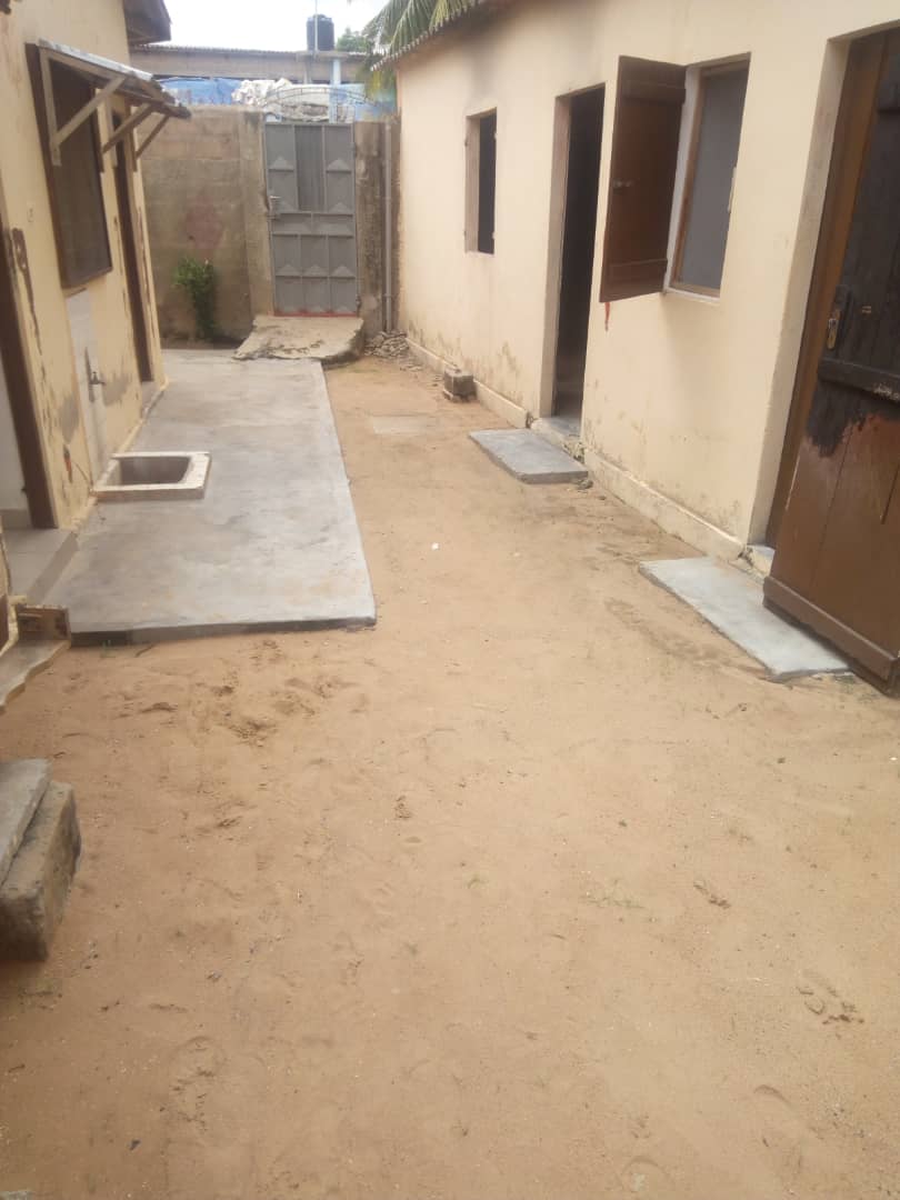N° 4714 :
                            Villa à louer , Adidogome soviepe, Lome, Togo : 70 000 XOF/mois
