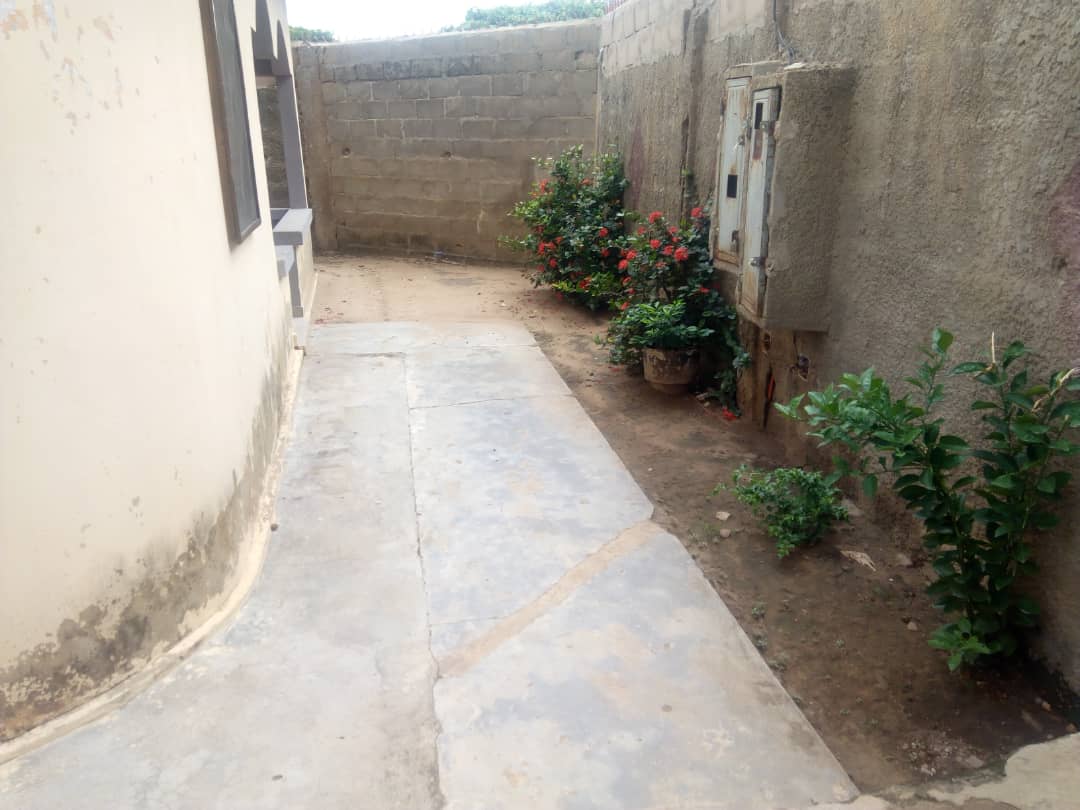 N° 4714 :
                            Villa à louer , Adidogome soviepe, Lome, Togo : 70 000 XOF/mois