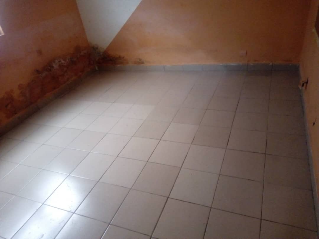 N° 4714 :
                            Villa à louer , Adidogome soviepe, Lome, Togo : 70 000 XOF/mois