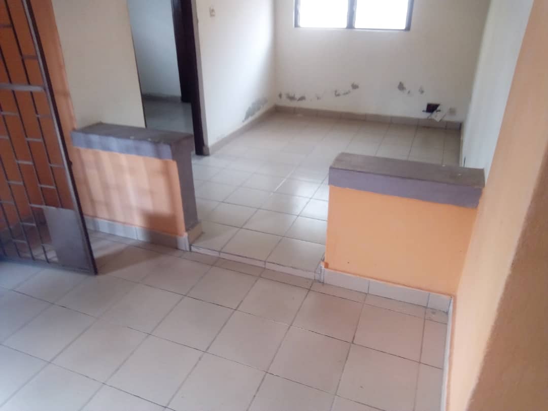 N° 4714 :
                            Villa à louer , Adidogome soviepe, Lome, Togo : 70 000 XOF/mois