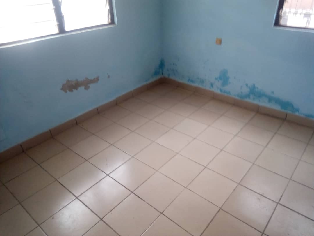N° 4714 :
                            Villa à louer , Adidogome soviepe, Lome, Togo : 70 000 XOF/mois