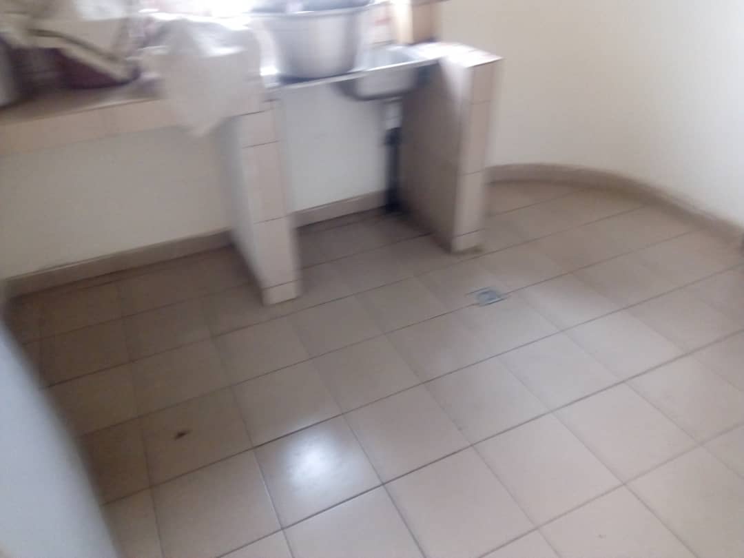 N° 4714 :
                            Villa à louer , Adidogome soviepe, Lome, Togo : 70 000 XOF/mois