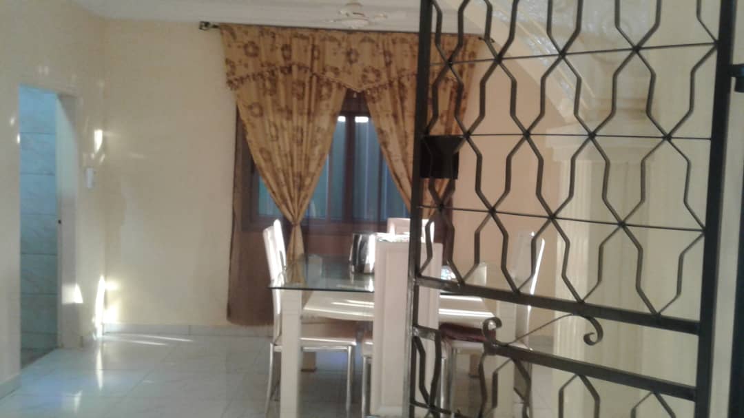 N° 4726 :
                            Villa meublée à louer , Agoe legbassito, Lome, Togo : 250 000 XOF/mois