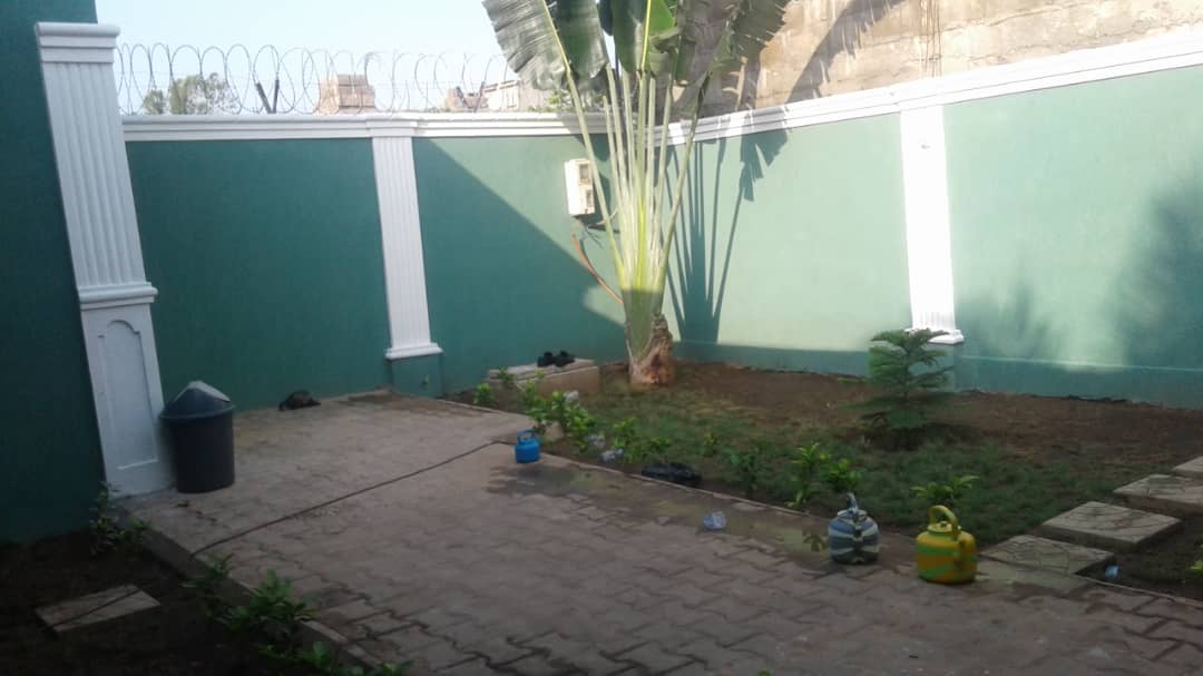 N° 4726 :
                            Villa meublée à louer , Agoe legbassito, Lome, Togo : 250 000 XOF/mois