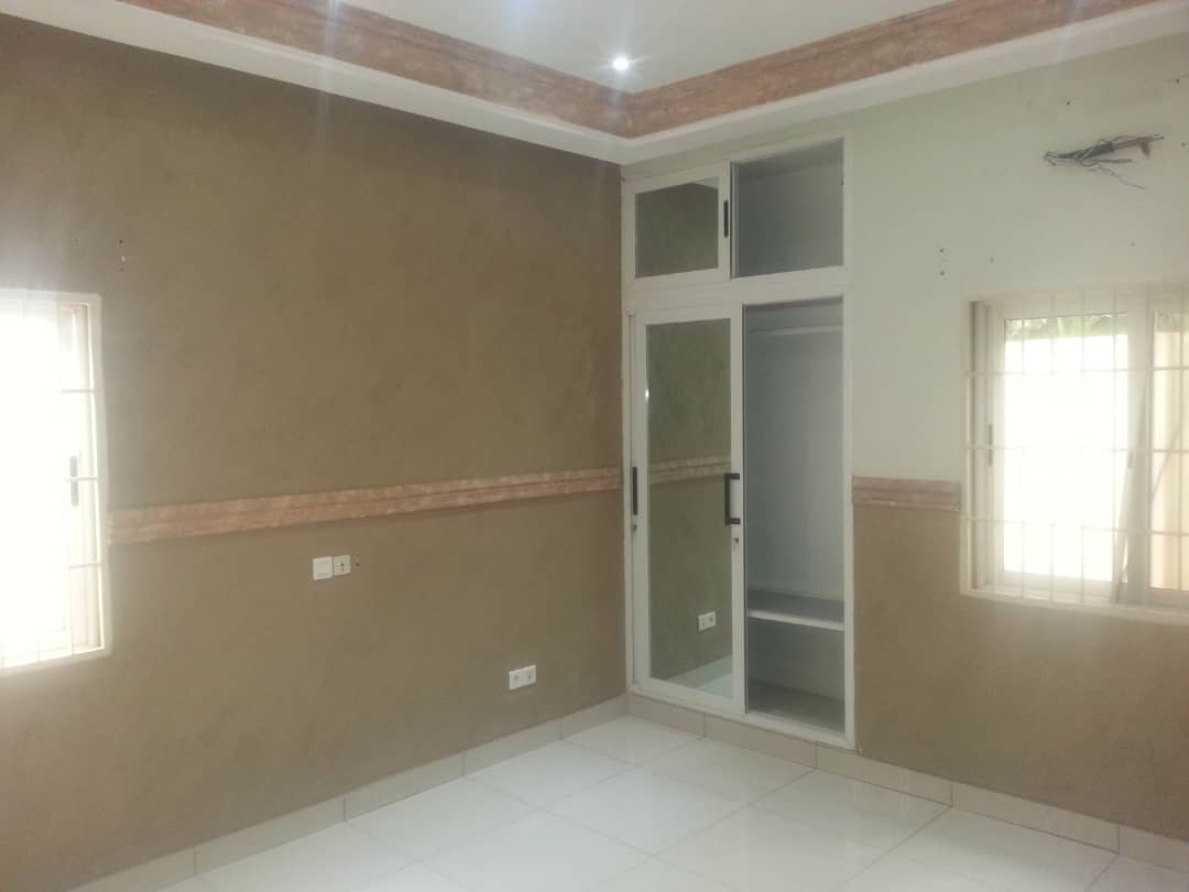N° 4731 :
                            Villa à louer , Avedji, Lome, Togo : 200 000 XOF/mois