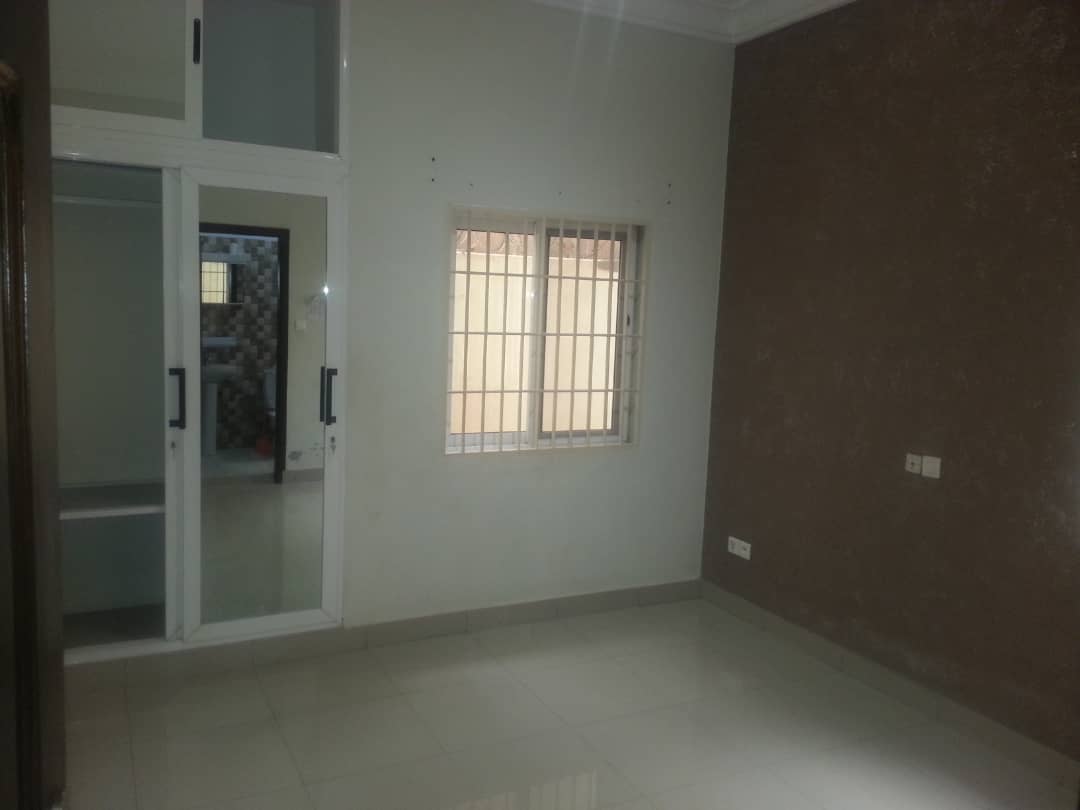 N° 4731 :
                            Villa à louer , Avedji, Lome, Togo : 200 000 XOF/mois