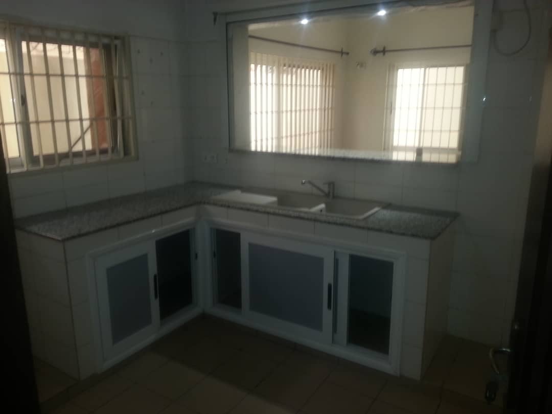N° 4731 :
                            Villa à louer , Avedji, Lome, Togo : 200 000 XOF/mois