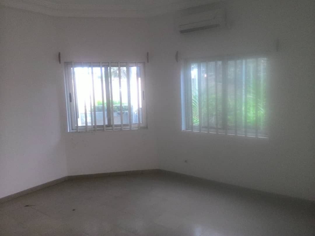 N° 4730 :
                            Villa à louer , Avedji cito, Lome, Togo : 220 000 XOF/mois
