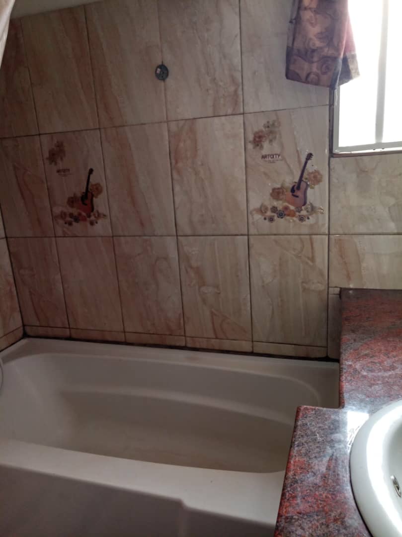 N° 4737 :
                            Appartement meublé à louer , Attiegou, Lome, Togo : 400 000 XOF/mois