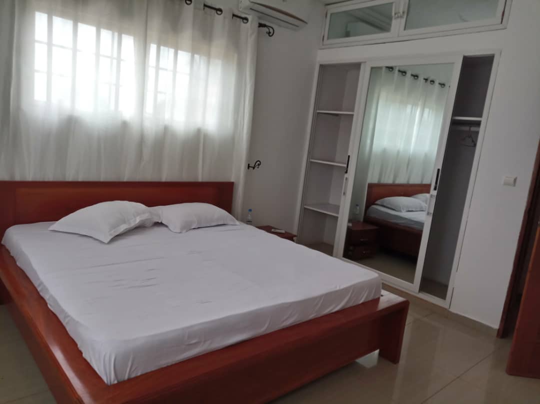 N° 4737 :
                            Appartement meublé à louer , Attiegou, Lome, Togo : 400 000 XOF/mois