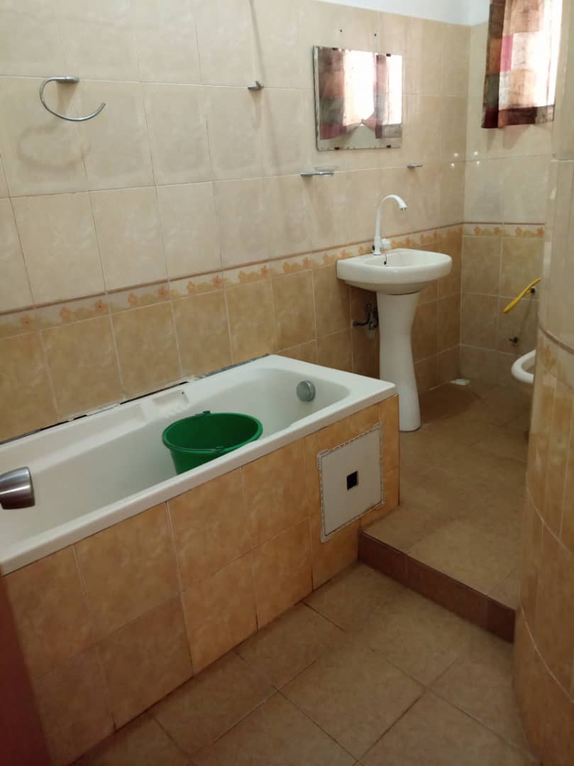 N° 4738 :
                            Appartement meublé à louer , Attiegou, Lome, Togo : 250 000 XOF/mois