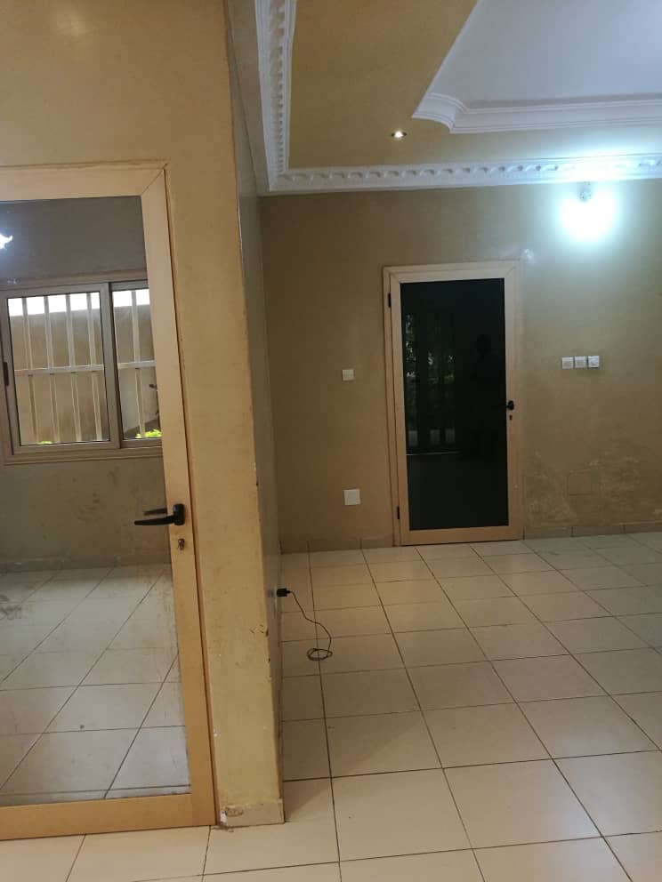 N° 4746 :
                            Villa à louer , Agoe camp fir, Lome, Togo : 90 000 XOF/mois