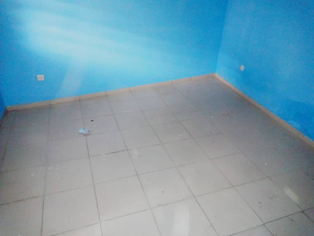 N° 4750 :
                            Chambre salon à louer , Adidogome soviepe, Lome, Togo : 30 000 XOF/mois