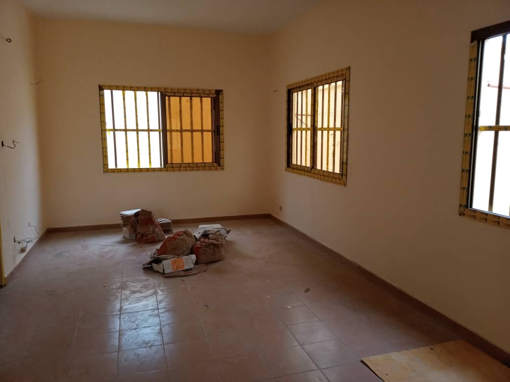 N° 4748 :
                            Villa à louer , Agoe camp, Lome, Togo : 300 000 XOF/mois