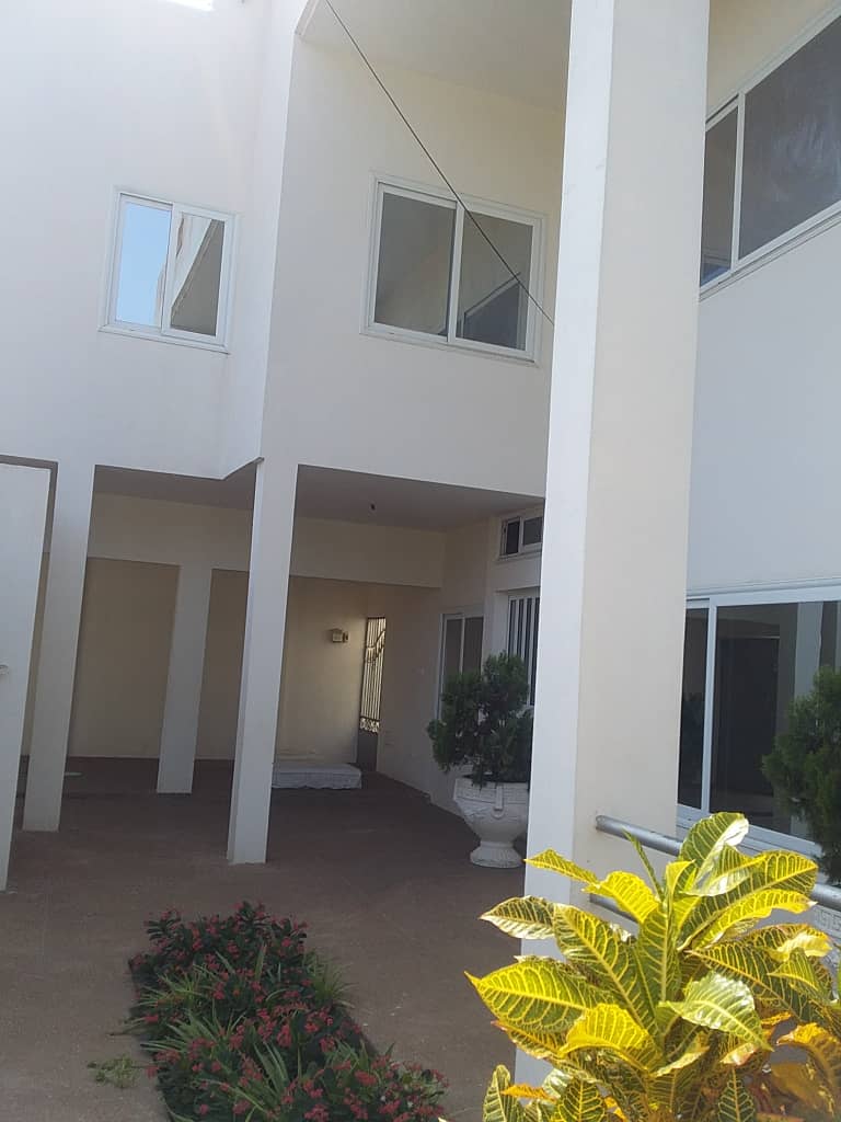 N° 4749 :
                            Villa à louer , Avenou, Lome, Togo : 500 000 XOF/mois