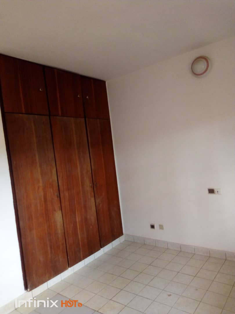 N° 4752 :
                            Villa à louer , Agoe, Lome, Togo : 100 000 XOF/mois