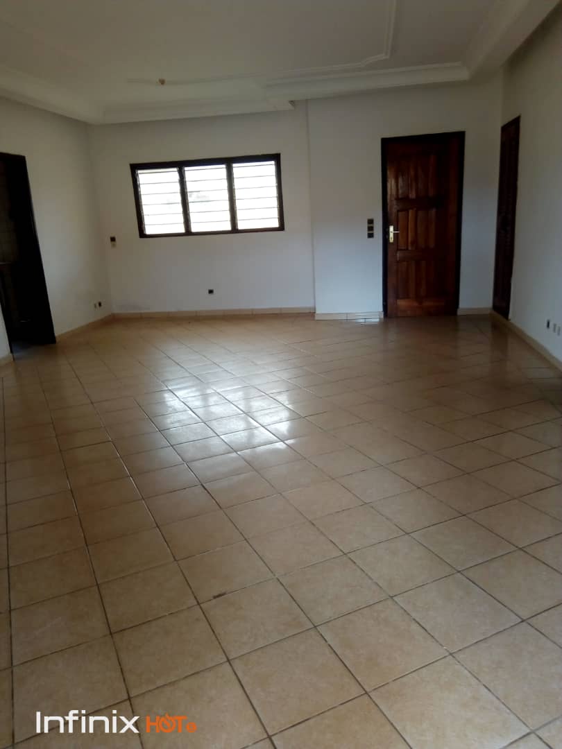N° 4752 :
                            Villa à louer , Agoe, Lome, Togo : 100 000 XOF/mois