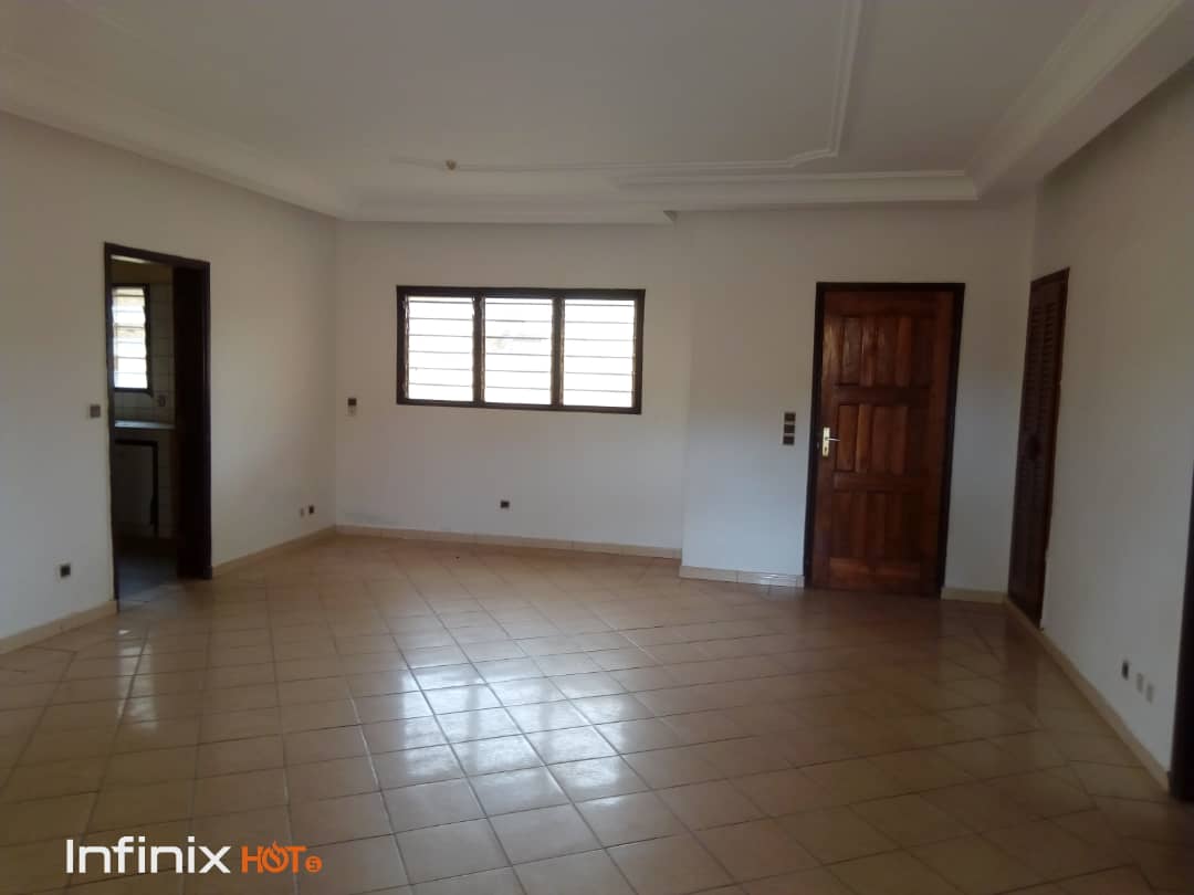 N° 4752 :
                            Villa à louer , Agoe, Lome, Togo : 100 000 XOF/mois