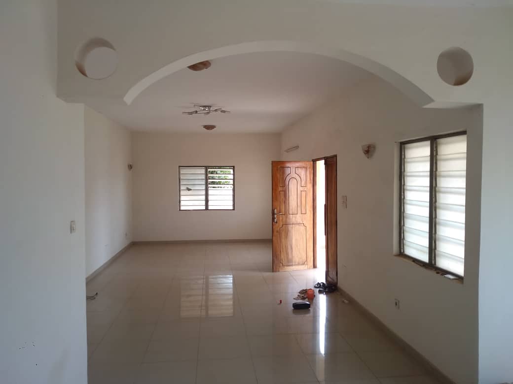 N° 4753 :
                            Villa à louer , Agoe demakpoe , Lome, Togo : 320 000 XOF/mois