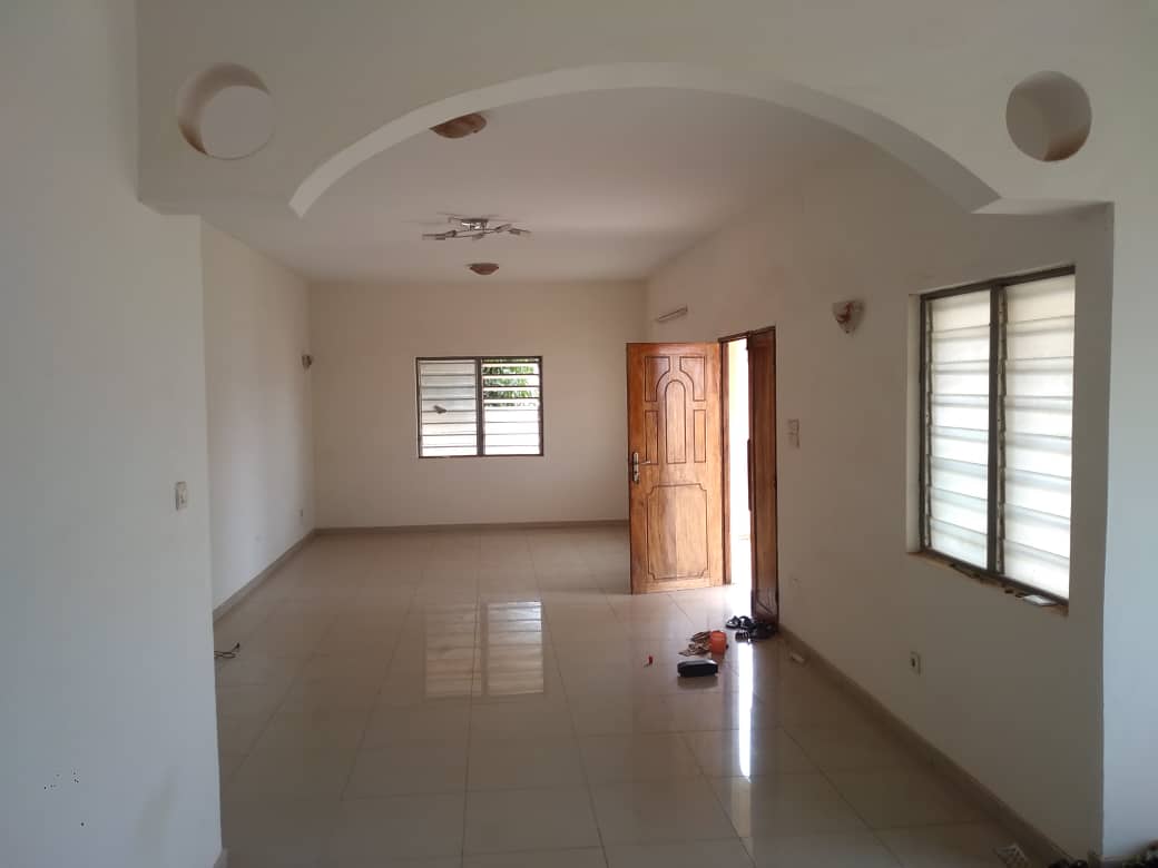 N° 4753 :
                            Villa à louer , Agoe demakpoe , Lome, Togo : 320 000 XOF/mois