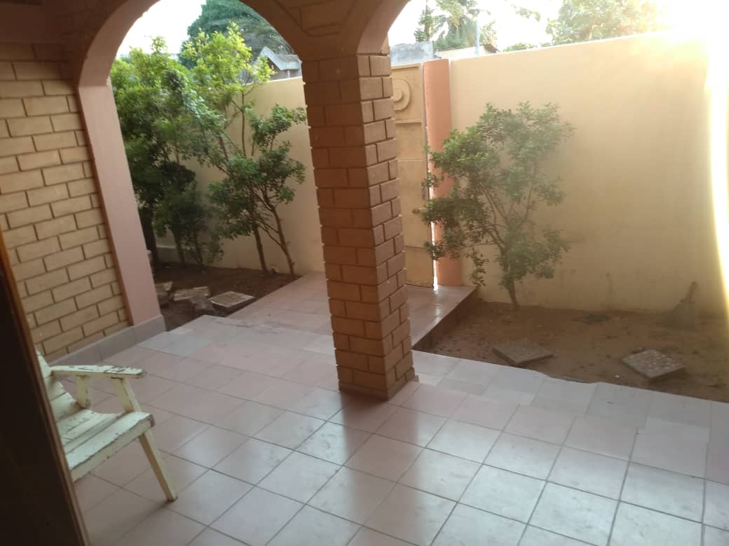 N° 4758 :
                            Appartement à louer , Kegue , Lome, Togo : 120 000 XOF/mois