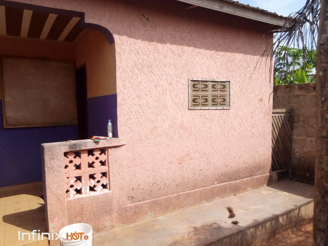 N° 4780 :
                            Maison à vendre , Agoe, Lome, Togo : 18 000  000 XOF/vie
