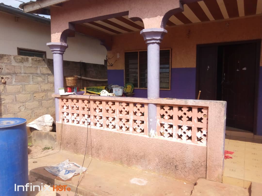 N° 4780 :
                            Maison à vendre , Agoe, Lome, Togo : 18 000  000 XOF/vie