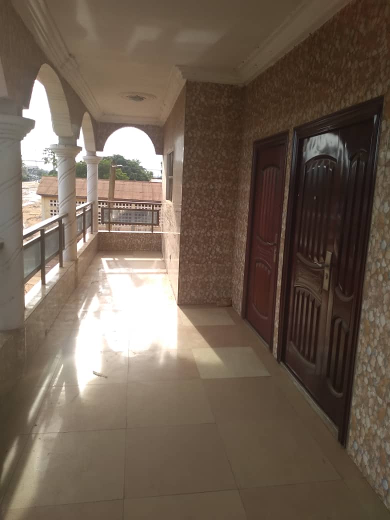 N° 4775 :
                            Appartement meublé à louer , Tokoin  gbonvie, Lome, Togo : 300 000 XOF/mois
