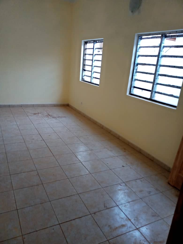 N° 4776 :
                            Chambre salon à louer , Agoe kossigan, Lome, Togo : 40 000 XOF/mois