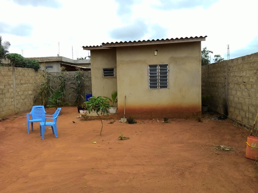N° 4781 :
                            Maison à vendre , Adidogome, Lome, Togo : 12 000  000 XOF/vie