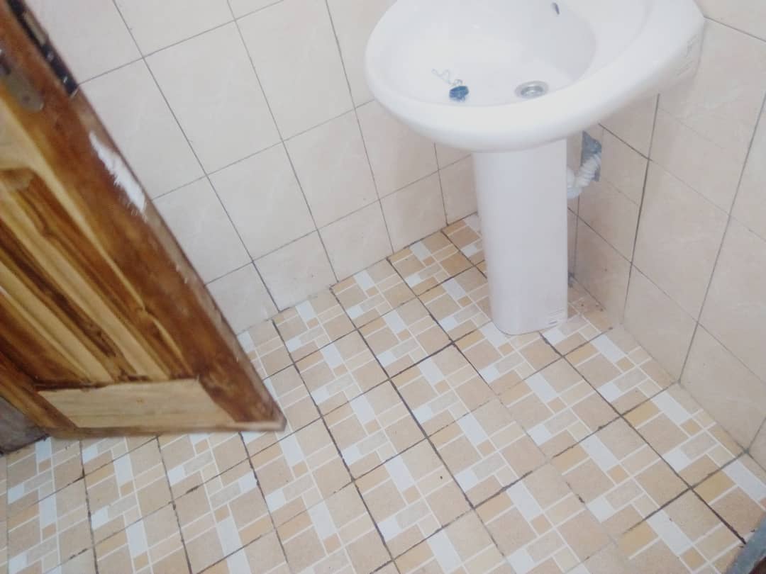 N° 4783 :
                            Magasin à louer , Agbalepedo, Lomé, Togo : 200 000 XOF/mois