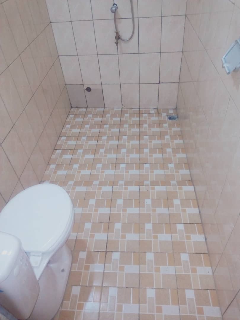 N° 4783 :
                            Magasin à louer , Agbalepedo, Lomé, Togo : 200 000 XOF/mois