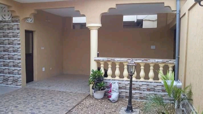 N° 4788 :
                            Villa meublée à louer , Agoe, Lome, Togo : 300 000 XOF/mois